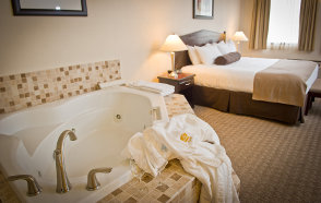 Jacuzzi Suite - BEST WESTERN PLUS Baker Street Inn